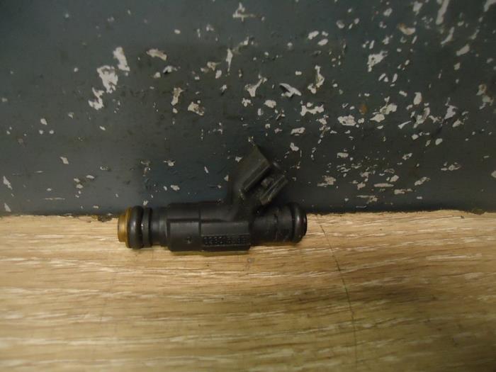 Injector (petrol injection) from a Mini ONE 2002