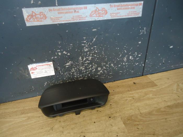 Begagnade Klocka Opel Meriva (A) 1.6 16V Pris € 25,00 Marginaltabell erbjuds av de Graaf autodemontage B.V.