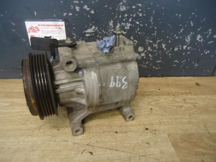 Air conditioning pump from a Fiat Panda (312) 1.2 69 2015