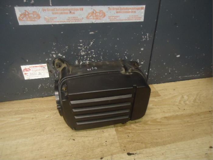 Begagnade Luftfilterhus Audi A3 Sportback (8PA) 2.0 FSI 16V Pris € 35,00 Marginaltabell erbjuds av de Graaf autodemontage B.V.