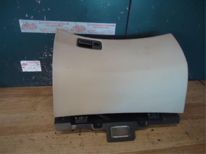 Begagnade Handskfack Volvo S80 (TR/TS) 2.9 SE 24V Pris € 30,00 Marginaltabell erbjuds av de Graaf autodemontage B.V.
