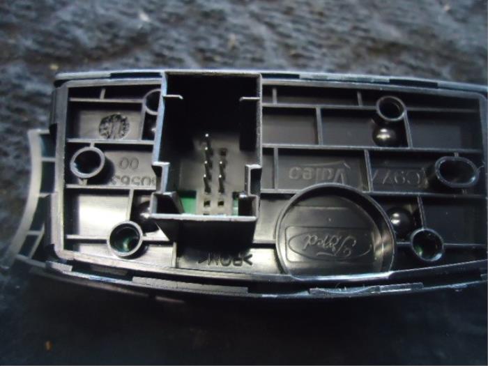 Panikbeleuchtung Schalter van een Ford Ka II 1.2 2012
