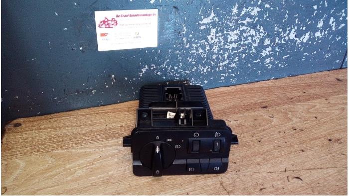 Light switch from a BMW 3 serie Touring (E46/3) 325Xi 24V 2001