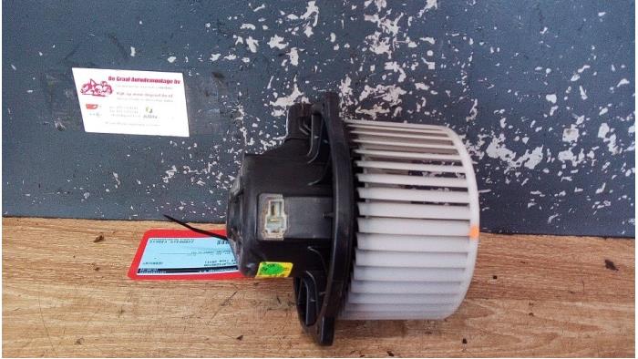 Heating and ventilation fan motor from a Hyundai i10 (F5) 1.1i 12V 2011