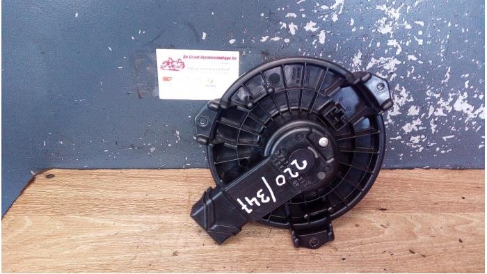 Heating and ventilation fan motor from a Suzuki Swift (ZA/ZC/ZD1/2/3/9) 1.3 VVT 16V 2005