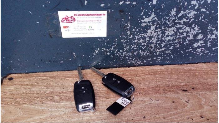 Używane Klucz Kia Picanto (TA) 1.0 12V Cena € 60,00 Procedura marży oferowane przez de Graaf autodemontage B.V.