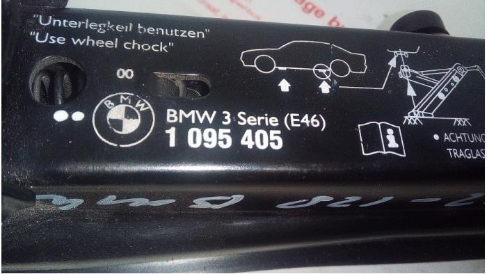 Wagenheber van een BMW 3 serie (E46/2) 323 Ci 24V 2000