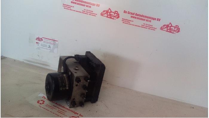 Begagnade ABS-pump Volkswagen Bora (1J2) 2.0 Pris € 35,00 Marginaltabell erbjuds av de Graaf autodemontage B.V.