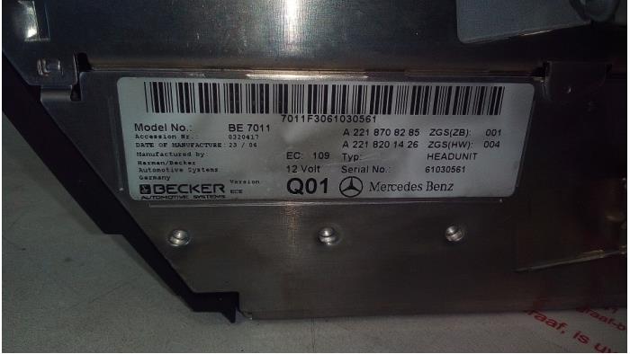 CD changer from a Mercedes-Benz S (W221) 3.0 S-320 CDI 24V 2006