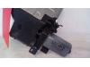 Tailgate lock mechanism from a Mercedes-Benz S (W221) 3.0 S-320 CDI 24V 2006