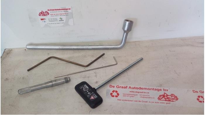 Begagnade Fälgkors Mercedes S (W221) 3.0 S-320 CDI 24V Pris € 50,00 Marginaltabell erbjuds av de Graaf autodemontage B.V.