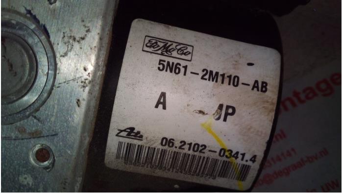 ABS pump from a Mazda 5 (CR19) 1.8i 16V 2006