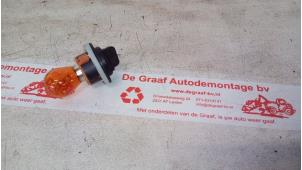 Używane Oprawa reflektora Peugeot 308 (4A/C) 1.6 VTI 16V Cena € 10,00 Procedura marży oferowane przez de Graaf autodemontage B.V.