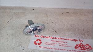 Usagé Clignotant protection avant gauche Toyota Aygo Prix € 7,50 Règlement à la marge proposé par de Graaf autodemontage B.V.