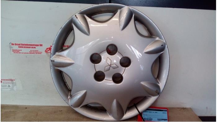 Wheel cover (spare) from a Mitsubishi Grandis (NA) 2.4 16V MIVEC 2005