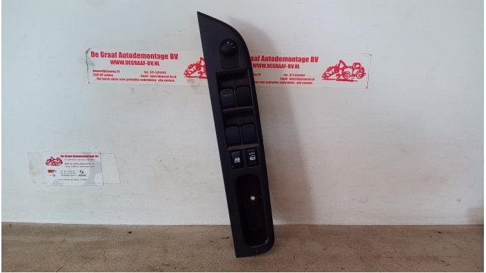 Usados Interruptor combinado de ventanillas Suzuki Swift (ZA/ZC/ZD1/2/3/9) 1.3 VVT 16V Precio € 50,00 Norma de margen ofrecido por de Graaf autodemontage B.V.