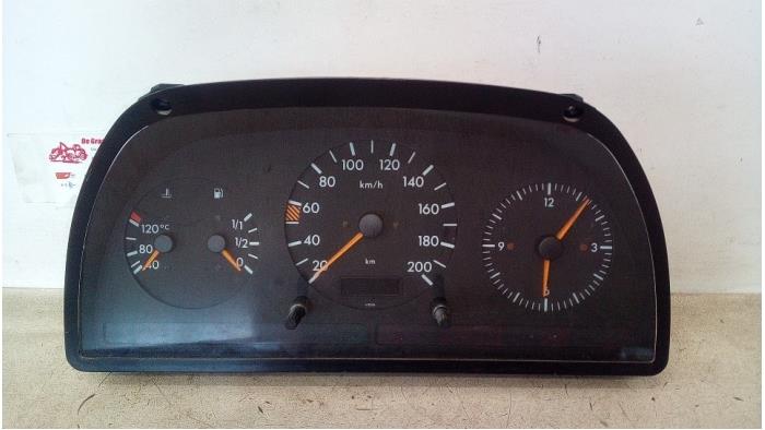 Compteur kilométrique KM d'un Mercedes-Benz Vito (638.1/2) 2.3 108D 1996
