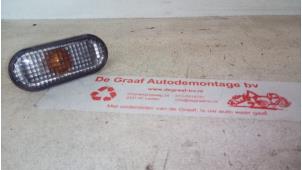 Używane Kierunkowskaz prawy przód Volkswagen Golf IV (1J1) 1.6 Cena € 5,00 Procedura marży oferowane przez de Graaf autodemontage B.V.