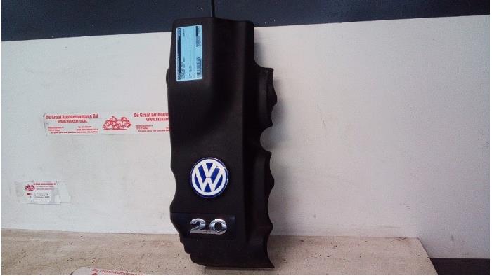 Usagé Couverture moteur Volkswagen Passat Variant (3B6) 2.0 20V Prix € 25,00 Règlement à la marge proposé par de Graaf autodemontage B.V.