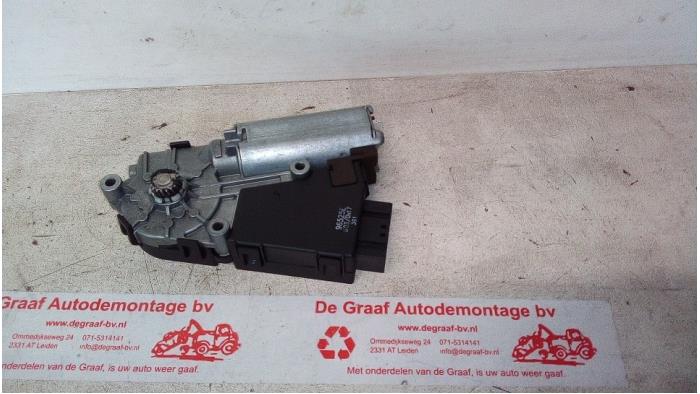 Używane Silnik szyberdachu BMW Mini (R50/53) 1.6 16V Cooper Cena € 75,00 Procedura marży oferowane przez de Graaf autodemontage B.V.