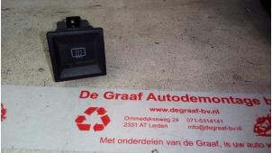 Usados Interruptor de calefactor luneta Volkswagen Transporter T5 2.5 TDi PF Precio € 10,00 Norma de margen ofrecido por de Graaf autodemontage B.V.