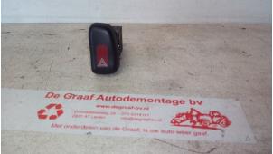 Usagé Bouton de warning Subaru Impreza I Plus (GF) 1.6i 16V Prix € 15,00 Règlement à la marge proposé par de Graaf autodemontage B.V.