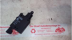 Used Central locking motor Opel Astra G (F08/48) 1.6 Price € 15,00 Margin scheme offered by de Graaf autodemontage B.V.