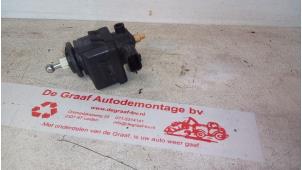 Used Headlight motor Kia Cee'd Sporty Wagon (EDF) 1.6 16V Price € 15,00 Margin scheme offered by de Graaf autodemontage B.V.