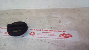 Used Oil cap Kia Cee'd Sporty Wagon (EDF) 1.6 16V Price € 12,50 Margin scheme offered by de Graaf autodemontage B.V.