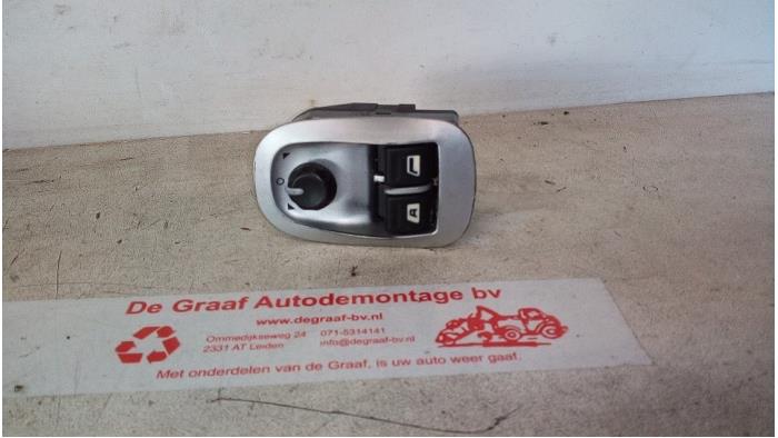 Usados Interruptor combinado de ventanillas Peugeot 206+ (2L/M) 1.4 XS Precio € 25,00 Norma de margen ofrecido por de Graaf autodemontage B.V.