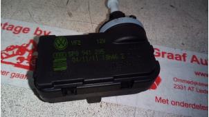 Używane Silnik reflektora Seat Ibiza IV SC (6J1) 1.2 12V Cena € 12,50 Procedura marży oferowane przez de Graaf autodemontage B.V.