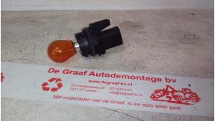 Używane Oprawa reflektora Skoda Citigo 1.0 12V G-TEC Cena € 12,50 Procedura marży oferowane przez de Graaf autodemontage B.V.