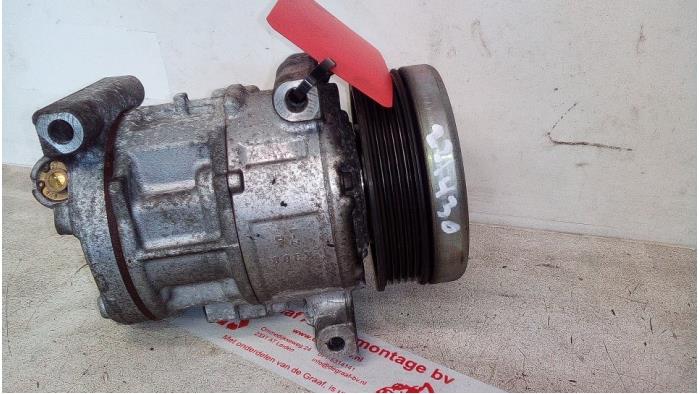 Air conditioning pump from a Fiat Grande Punto (199) 1.2 2008