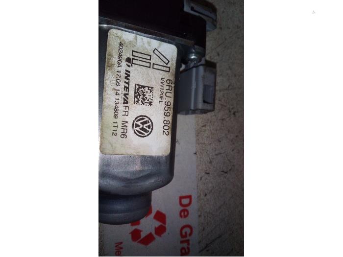 Silnik szyby drzwiowej z Skoda Citigo 1.0 12V G-TEC 2014