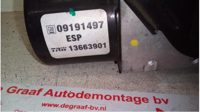 ABS pump from a Opel Signum (F48) 3.2 V6 24V 2003