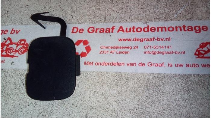 Rear towing eye cover from a Renault Megane II Grandtour (KM) 1.5 dCi 80 2004