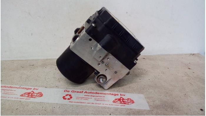 Pompe ABS d'un Lexus LS (F4) 430 4.3 32V VVT-i 2006