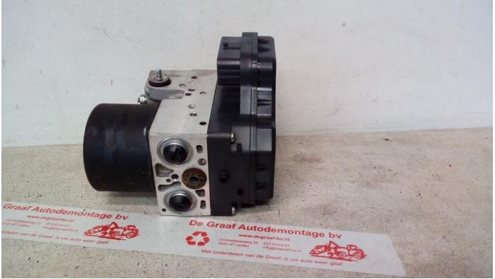 Pompe ABS d'un Lexus LS (F4) 430 4.3 32V VVT-i 2006