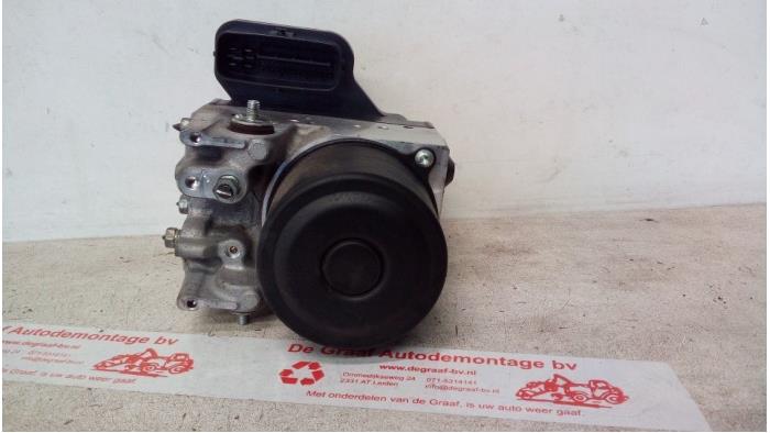 Pompe ABS d'un Lexus LS (F4) 430 4.3 32V VVT-i 2006