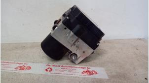 Pompe ABS d'un Lexus LS (F4) 430 4.3 32V VVT-i 2006