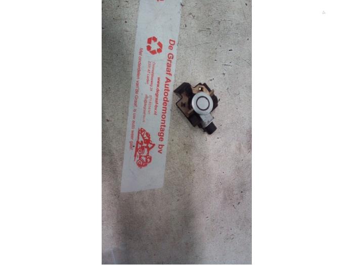 Usados Sensor PDC Lexus LS (F4) 430 4.3 32V VVT-i Precio € 25,00 Norma de margen ofrecido por de Graaf autodemontage B.V.