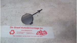 Używane Zaslepka zaczepu holowniczego przedniego Renault Clio IV (5R) 0.9 Energy TCE 90 12V Cena € 17,50 Procedura marży oferowane przez de Graaf autodemontage B.V.