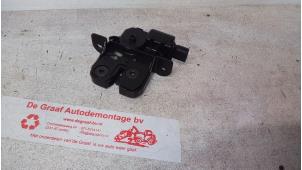 Used Tailgate lock mechanism Renault Clio IV (5R) 0.9 Energy TCE 90 12V Price € 20,00 Margin scheme offered by de Graaf autodemontage B.V.