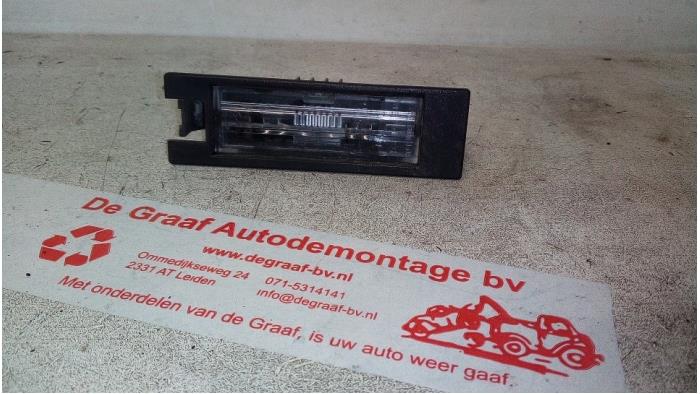 Begagnade Nummerskyltbelysning Opel Corsa Pris € 10,00 Marginaltabell erbjuds av de Graaf autodemontage B.V.