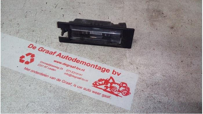 Begagnade Nummerskyltbelysning Opel Corsa Pris € 10,00 Marginaltabell erbjuds av de Graaf autodemontage B.V.