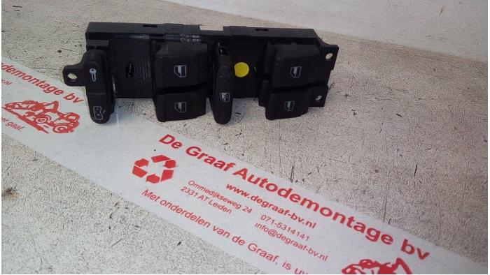 Usados Interruptor combinado de ventanillas Volkswagen Passat Variant (3B5) 1.8 T 20V Precio € 20,00 Norma de margen ofrecido por de Graaf autodemontage B.V.