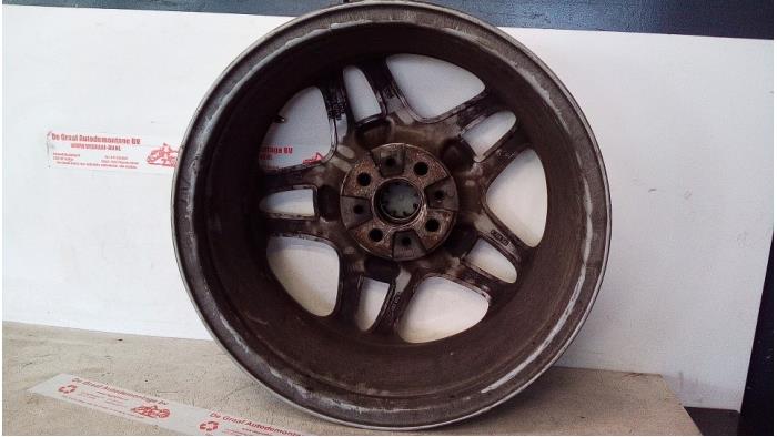 Wheel from a MINI Mini Cooper S (R53) 1.6 16V 2006