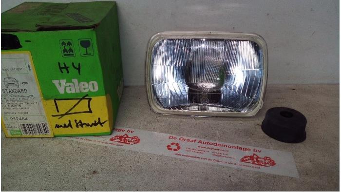 Używane Reflektor prawy Renault Trafic Cena € 70,00 Procedura marży oferowane przez de Graaf autodemontage B.V.