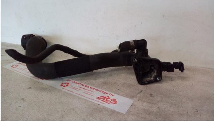 Usagé Boîtier thermostat Opel Corsa D 1.3 CDTi 16V ecoFLEX Prix € 30,00 Règlement à la marge proposé par de Graaf autodemontage B.V.