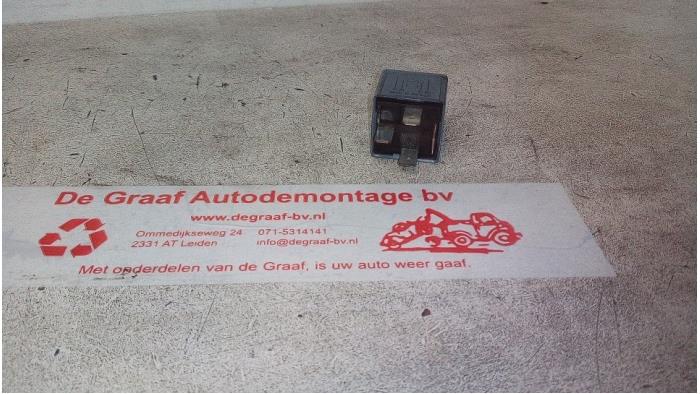 Begagnade Relä Audi A4 Cabriolet (B6) 2.4 V6 30V Pris € 7,50 Marginaltabell erbjuds av de Graaf autodemontage B.V.
